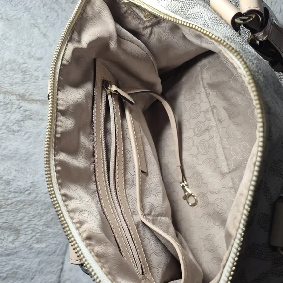 Michael Kors White and Tan Signature Satchel Purse Perfect For Everyday Styling - Picture 8 of 12